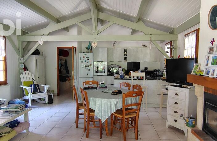 LES MATHES - MAISON 4 CH - 2 SALLES D'EAU - GARAGE - JARDIN CLOS 1653 M² — photo 2
