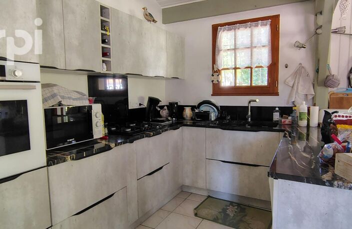 LES MATHES - MAISON 4 CH - 2 SALLES D'EAU - GARAGE - JARDIN CLOS 1653 M² — photo 3