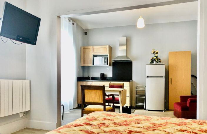 À Vendre – Hôtel** Restaurant – Bourbon-l’Archambault (03160) — photo 4