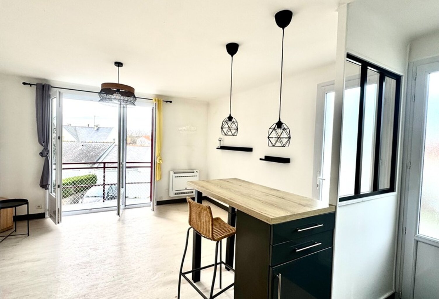 LE POULIGUEN-APPARTEMENT T2 DE 37M2-UNE PLACE DE PARKING-PROCHE COMMERCE A PIED- AU CALME — photo 1