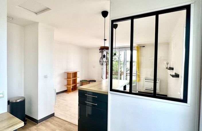 LE POULIGUEN-APPARTEMENT T2 DE 37M2-UNE PLACE DE PARKING-PROCHE COMMERCE A PIED- AU CALME — photo 3