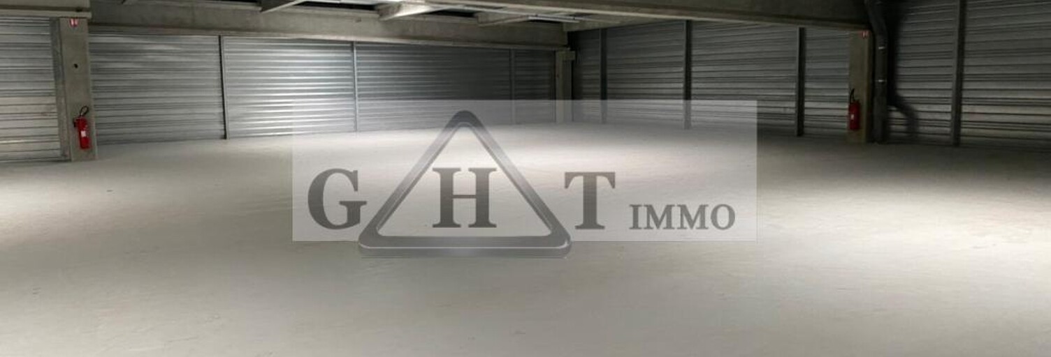 Local industriel  4606 m² à louer à Créteil (94000)