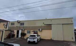 Local industriel  295 m² à louer à Saint-Paul (97460)