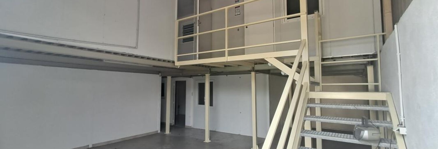 Local industriel  295 m² à louer à Saint-Paul (97460)