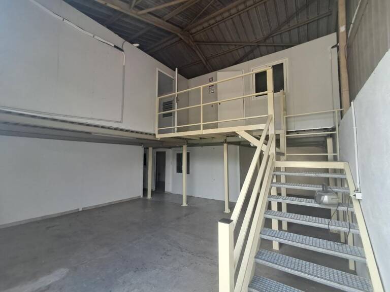 A LOUER ATELIER 295 m2 - CAMBAIE — photo 1