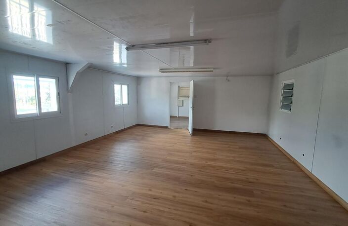 A LOUER ATELIER 295 m2 - CAMBAIE — photo 2