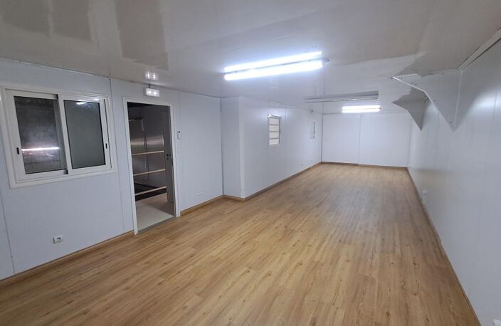 A LOUER ATELIER 295 m2 - CAMBAIE — photo 3