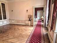 Belle Demeure ou Château de 415 m² à Réhabiliter et Restaurer avec Cour, Garage, Terrasses, Cave voûtée, Chaufferie Fioul et Poêle à Granulés, Greniers de 150 m², Dépendances et Terrain clos et paysager de 3050 m² — photo 3