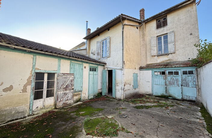 'SYLVIANE' - Maison de ville à rénover — photo 2