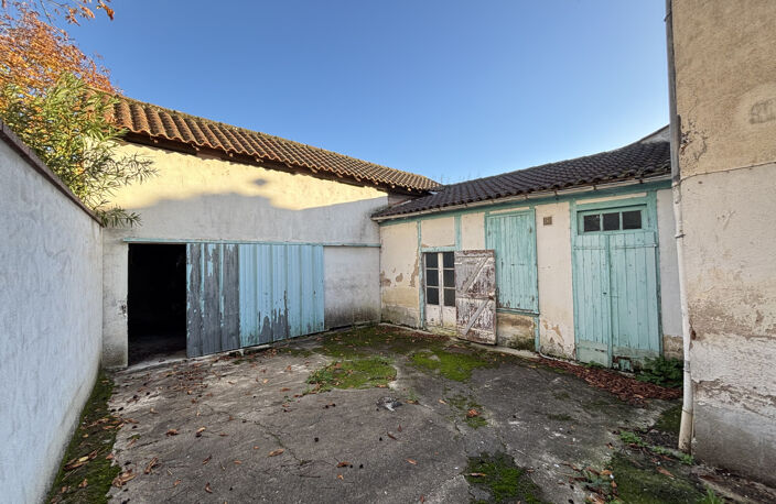 'SYLVIANE' - Maison de ville à rénover — photo 5