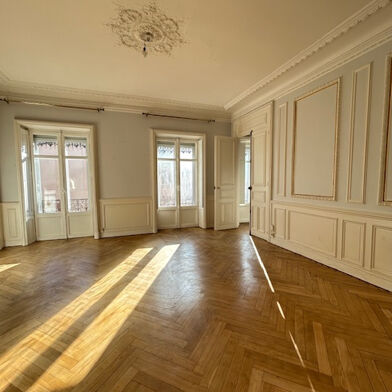 Appartement 6 pièces 2780 €