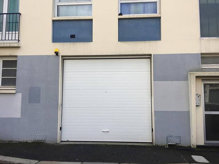 Garage   — photo 1