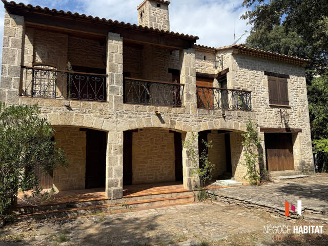Villa familiale 7 pièces de 190 m2 sur 900 m2 de terrain ar — photo du bien