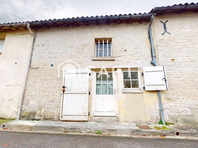 Maison en pierre à rénover  5 pièces  110 m²  Centre de Châteaubernard — photo du bien