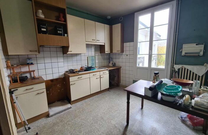 Maison de ville à renover de 140m2 au dessus d'un local de 50m2 — photo 2