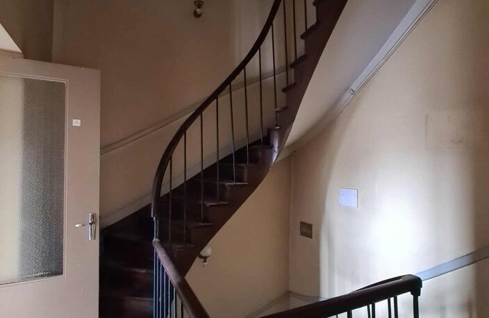 Maison de ville à renover de 140m2 au dessus d'un local de 50m2 — photo 5