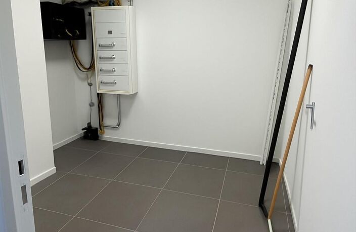 Droit au bail, local professionnel aménagé, neuf. — photo 5