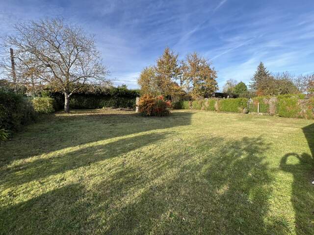 TERRAIN DE 540 m² — photo du bien