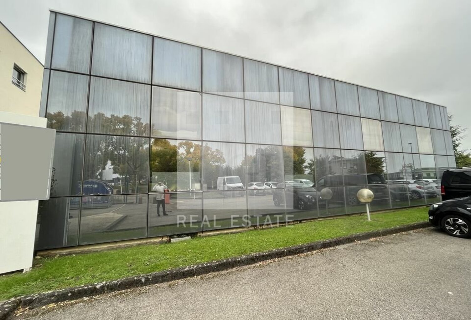 BUREAUX à LOUER — photo 1