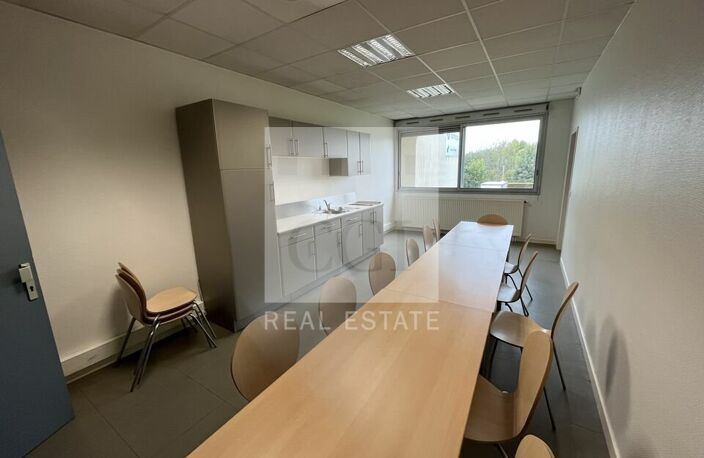 BUREAUX à LOUER — photo 3