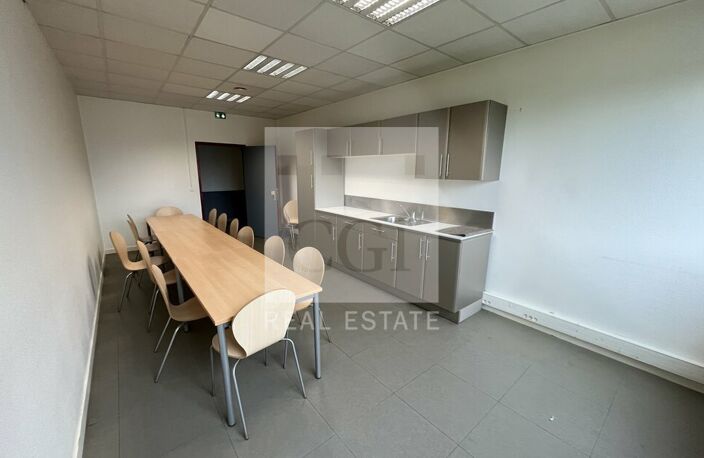 BUREAUX à LOUER — photo 4
