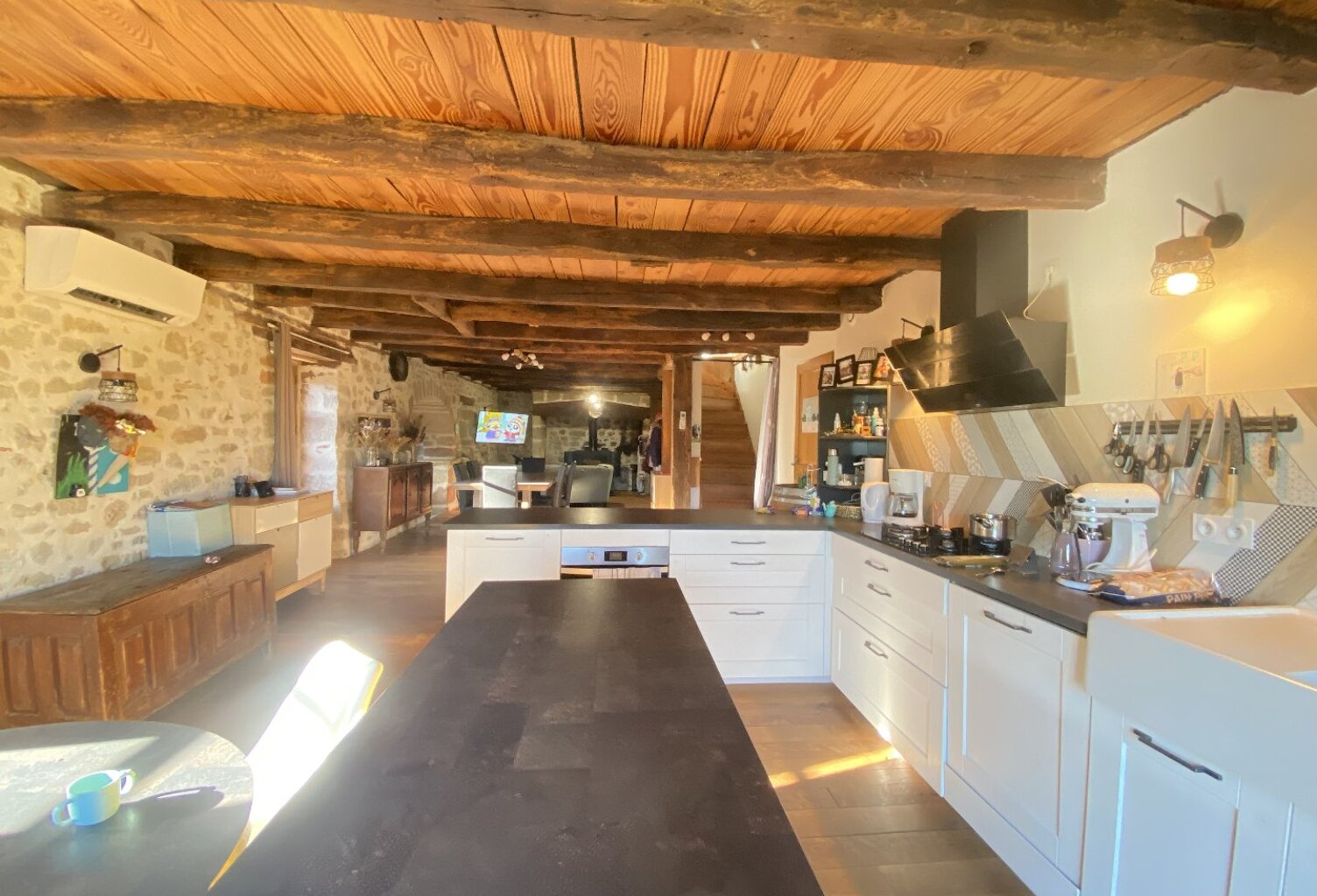 Maison et dépendances — photo 1