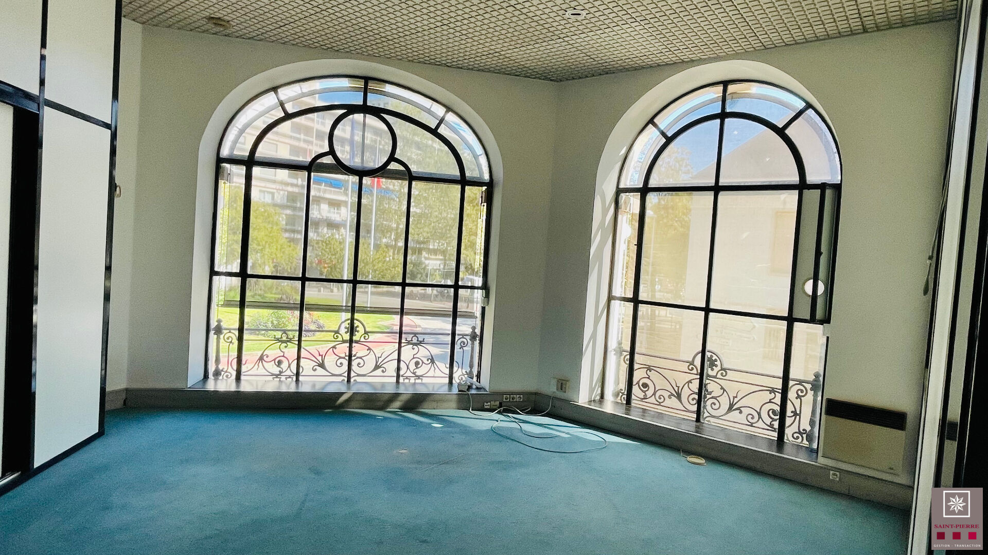 Local commercial C T