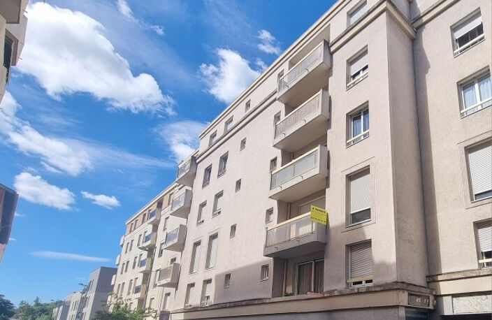 VENTE FONTAINES SUR SAONE 69270 - CENTRE BOURG BEAU T2 40M2 AVEC BALCON CAVE ET GARAGE DANS RESIDENCE STANDING — photo 2