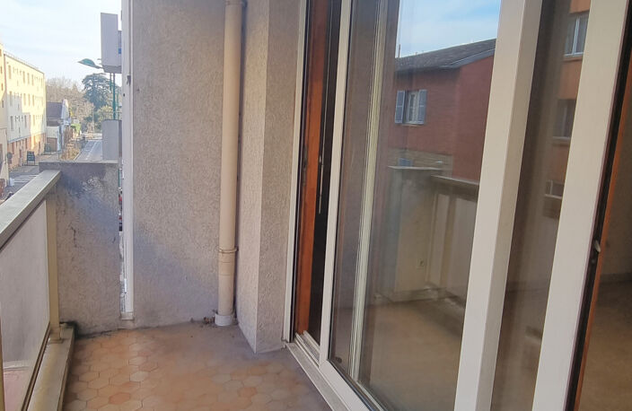VENTE FONTAINES SUR SAONE 69270 - CENTRE BOURG BEAU T2 40M2 AVEC BALCON CAVE ET GARAGE DANS RESIDENCE STANDING — photo 4