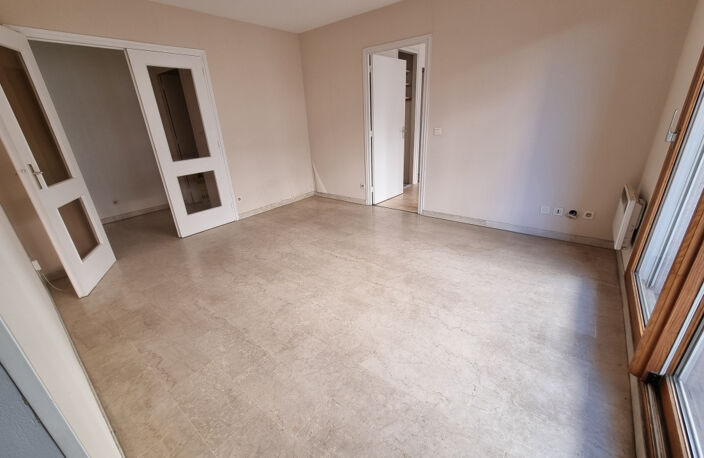 VENTE FONTAINES SUR SAONE 69270 - CENTRE BOURG BEAU T2 40M2 AVEC BALCON CAVE ET GARAGE DANS RESIDENCE STANDING — photo 5
