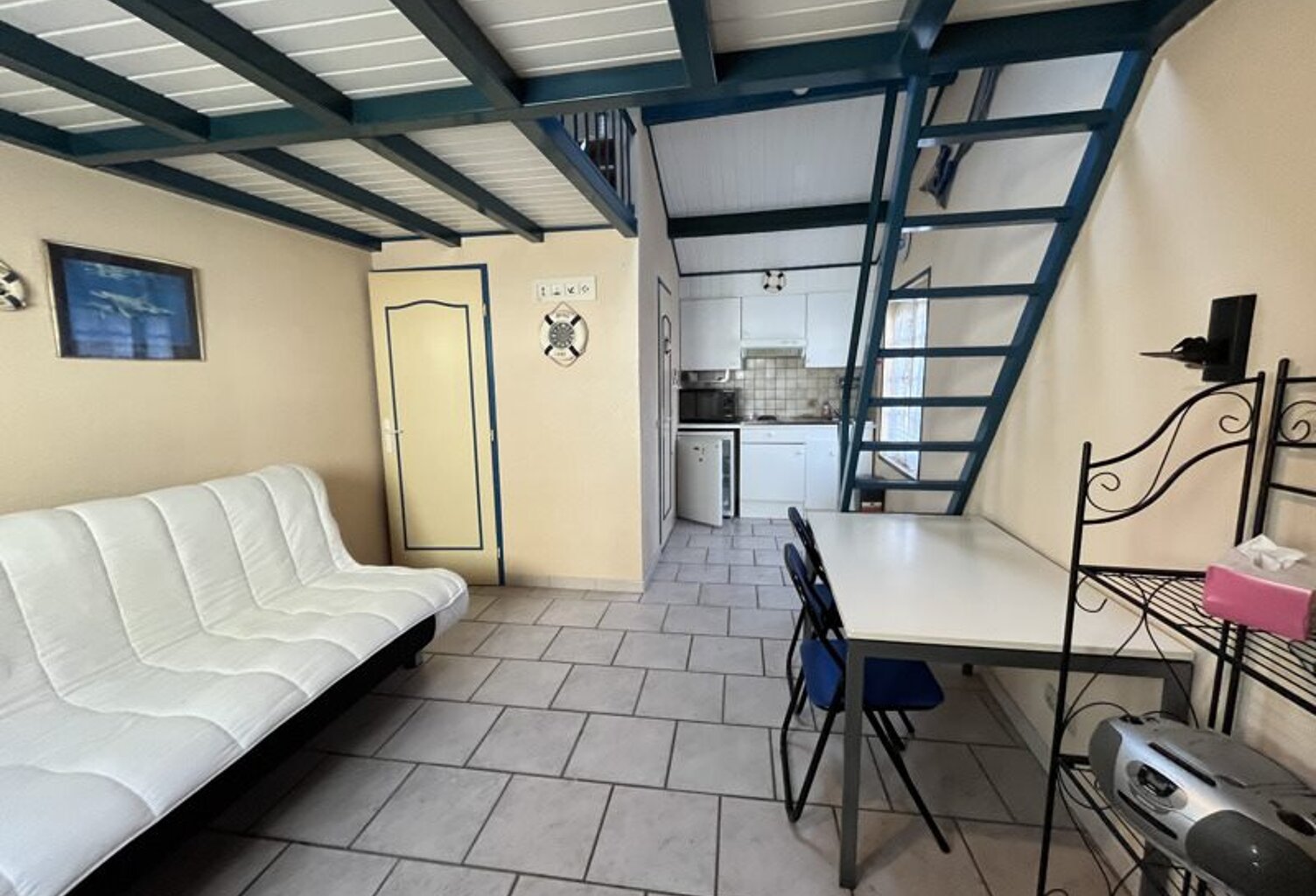 Maison en pierre de 2 pièces principales — photo 1