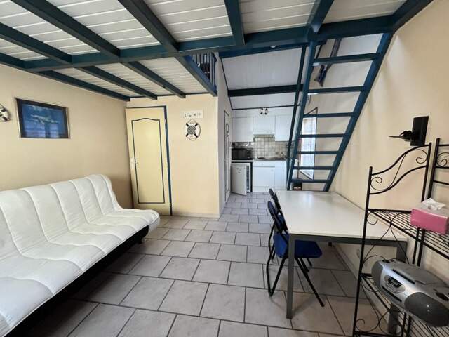 Maison en pierre de 2 pièces principales — photo du bien