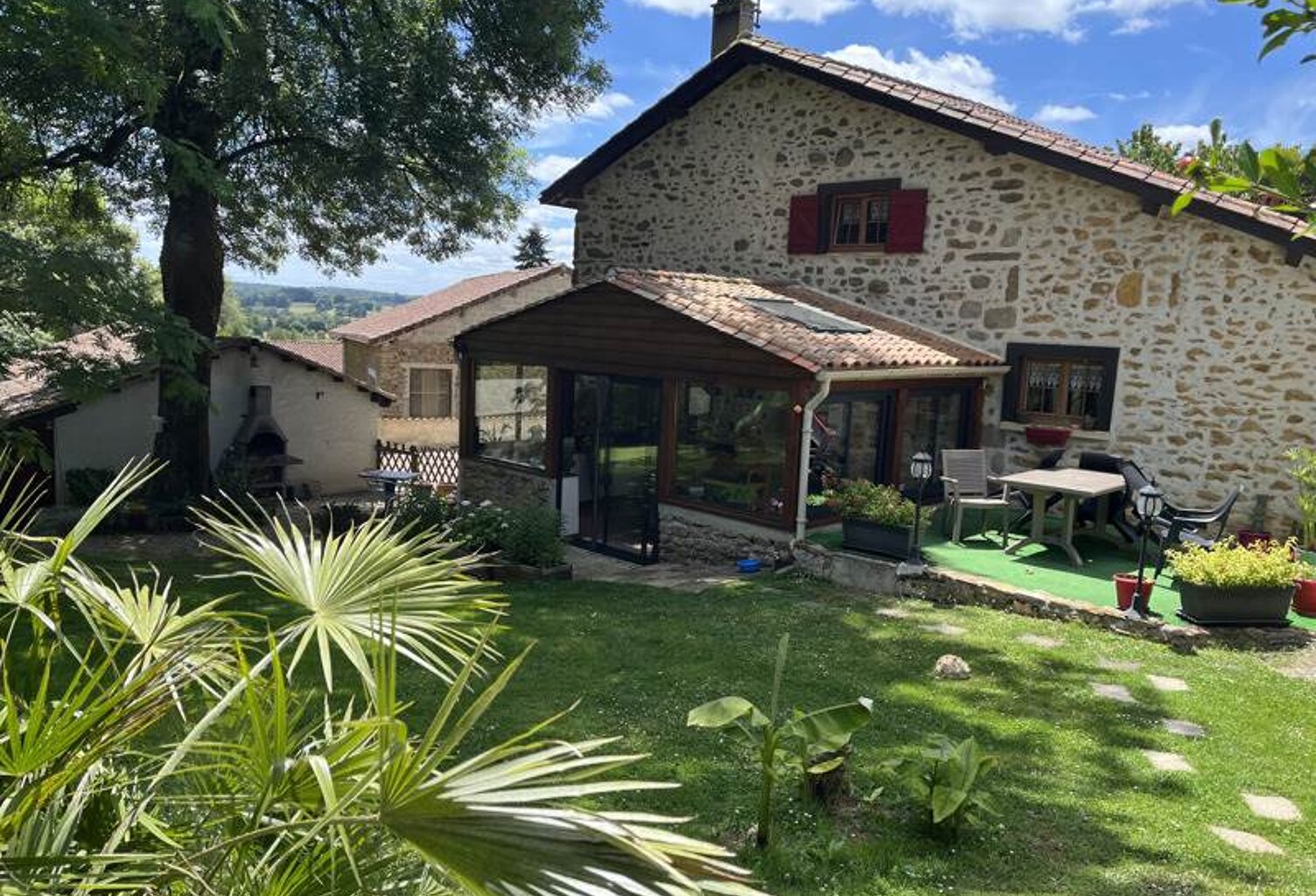 Maison en pierre de 4 pièces principales — photo 1