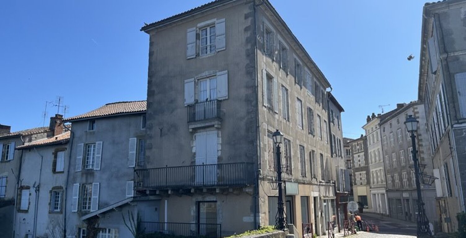 Vente immeuble   Confolens (16500) — photo 1