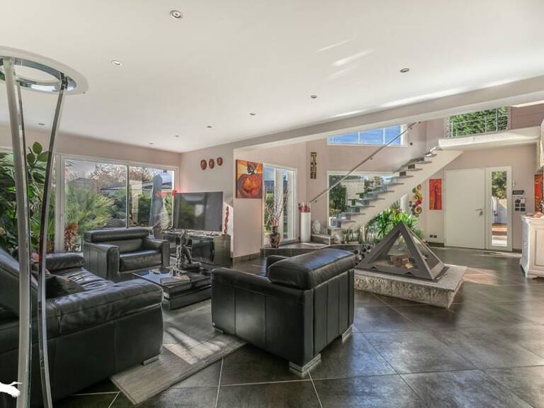 Contemporaine de 6 pièces principales — photo 1