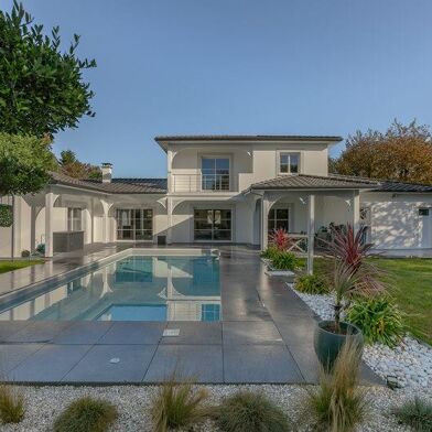 Maison 6 pièces 684816 €