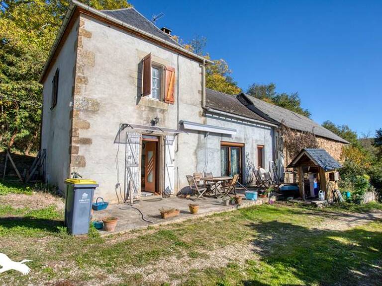 Maison en pierre de 3 pièces principales — photo 1