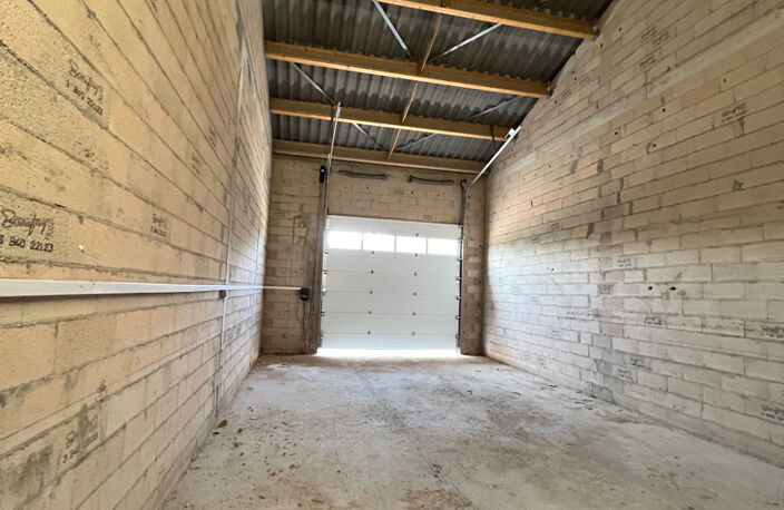 A LOUER   ENTREPOT  110m2 — photo 2