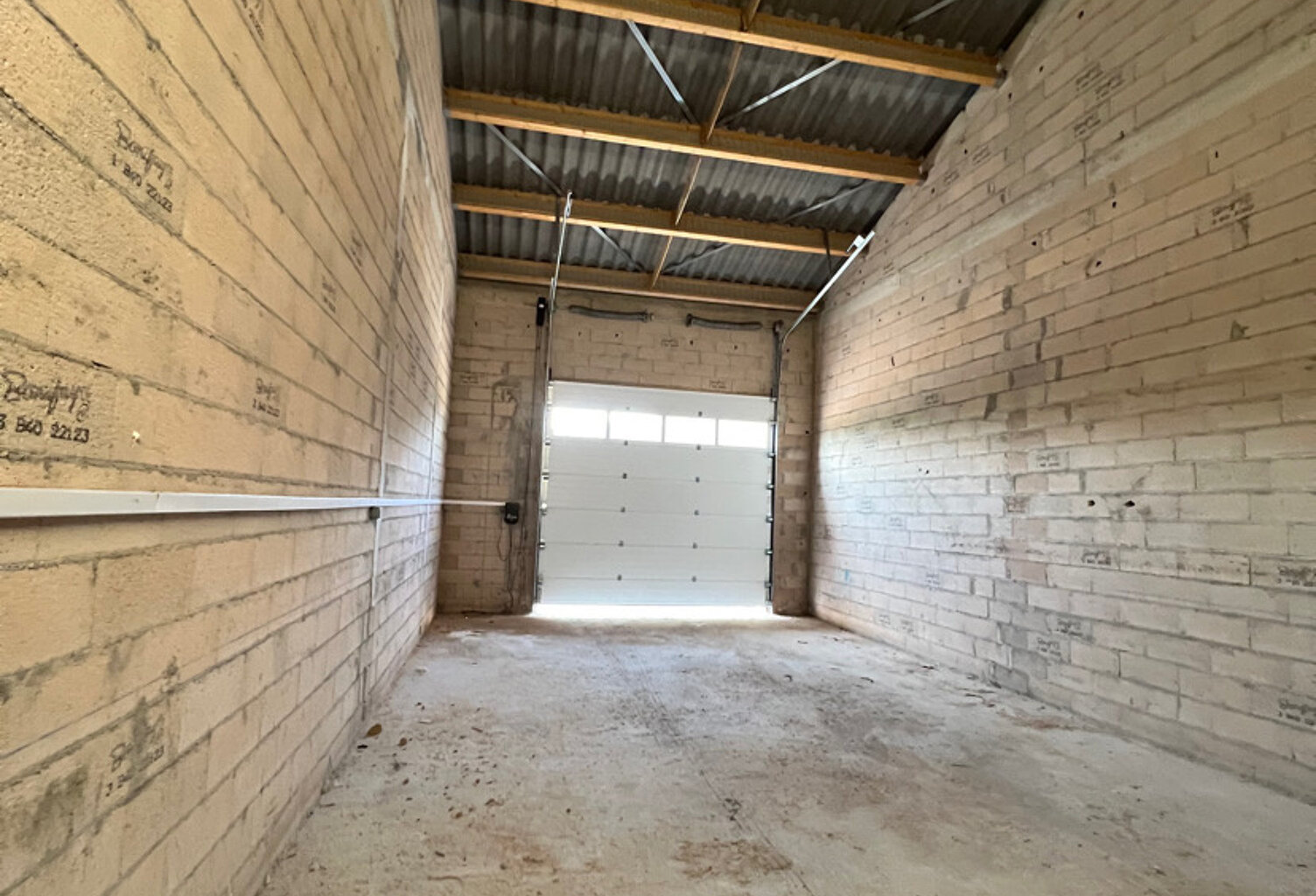 A LOUER   ENTREPOT  110m2 — photo 1