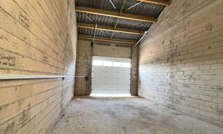 Local industriel  110 m² à louer à Trets (13530)