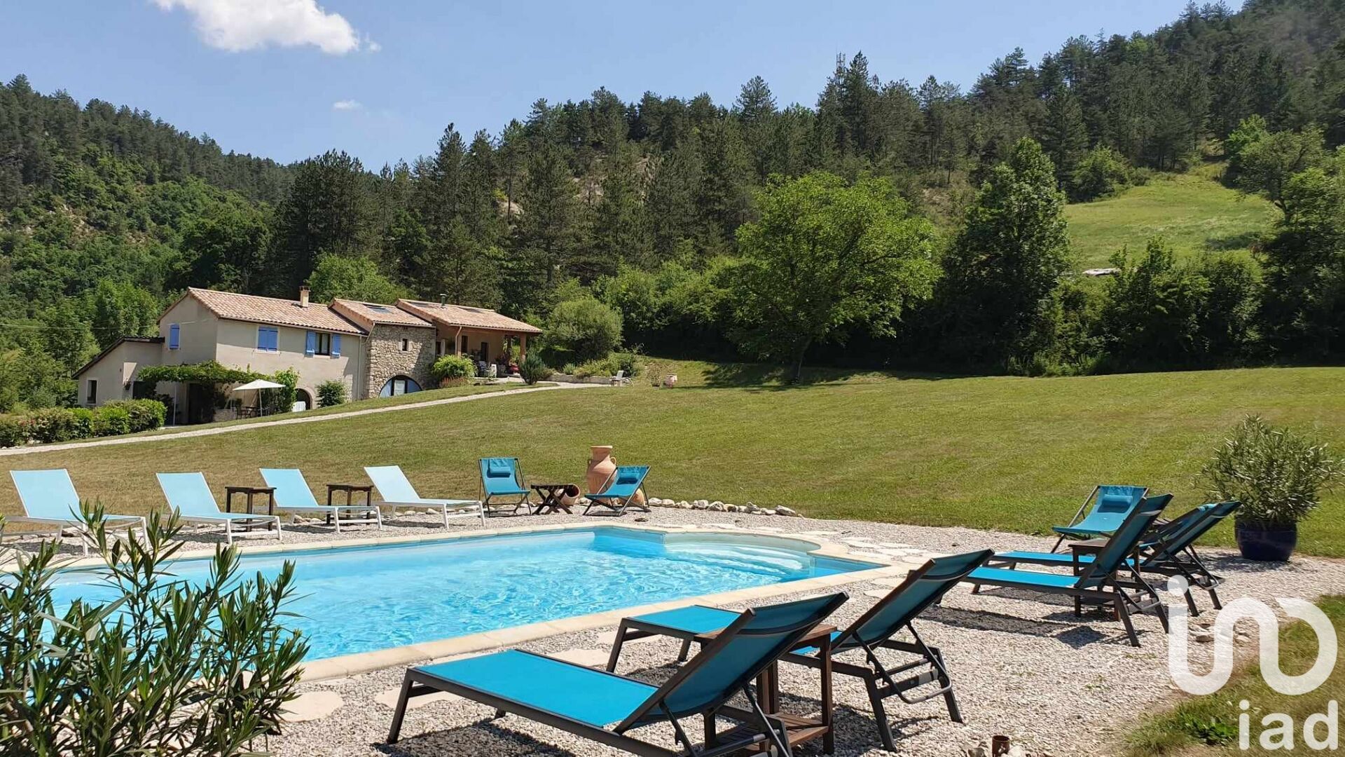 Beaumont-En-Diois - 478m² - 15p. - 11ch.