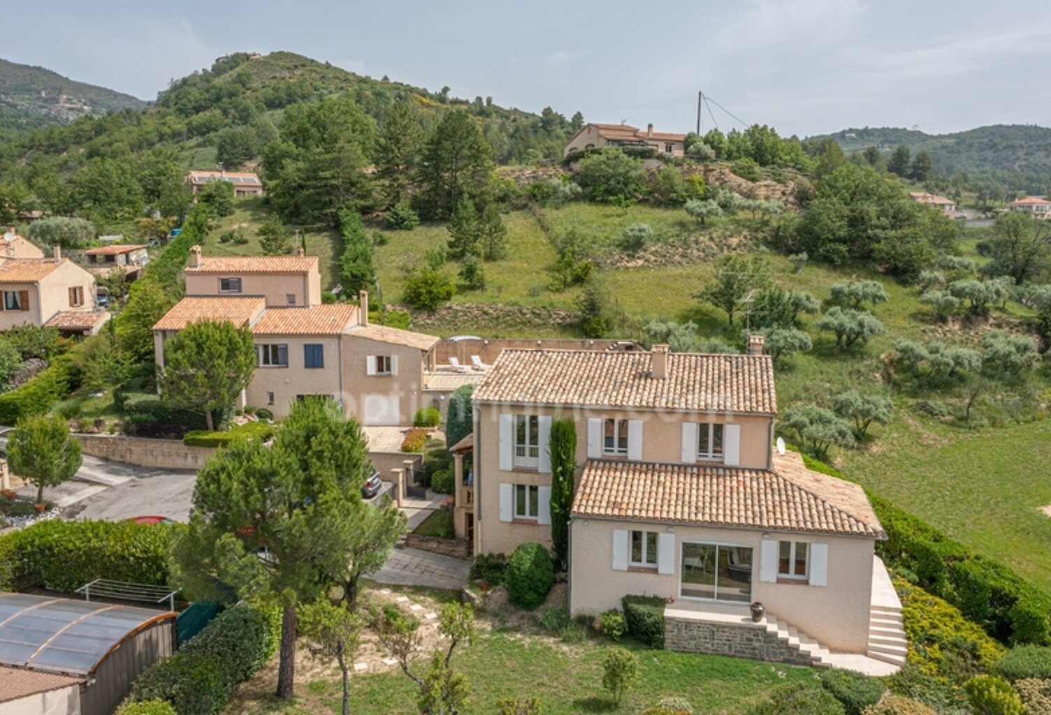 A VENDRE, Superbe maison familiale de 178m² avec piscine, vue panoramique et grands espaces – Digne-les-Bains — photo 1