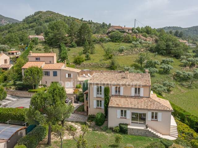 A VENDRE, Superbe maison familiale de 178m² avec piscine, vue panoramique et grands espaces – Digne-les-Bains — photo du bien