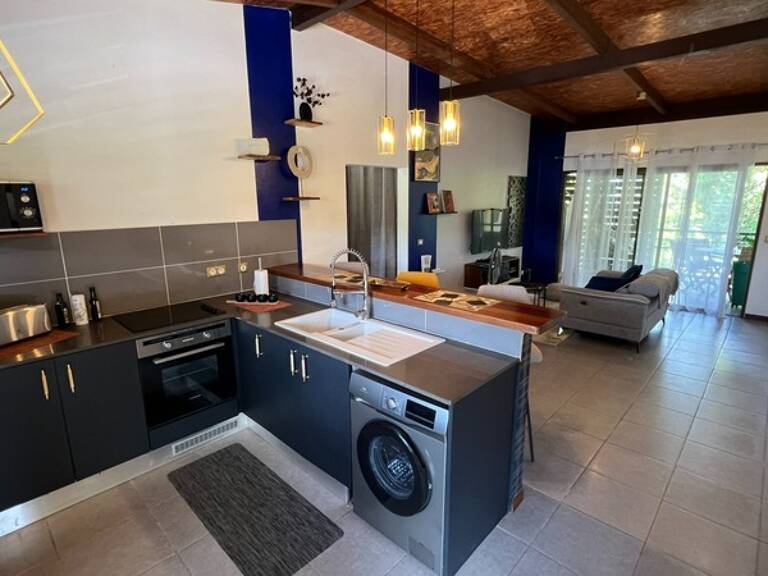 Splendide appartement T2  vue mer et massif du Rorota  à Rémire Montjoly vendu entièrement meublé et décoré — photo 1
