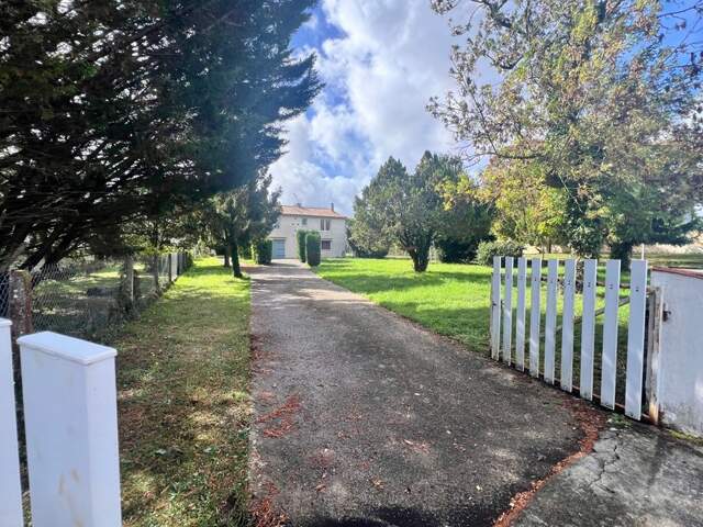 Maison 4 Chambres Grand Jardin SAINT JEAN D'ANGELY — photo du bien