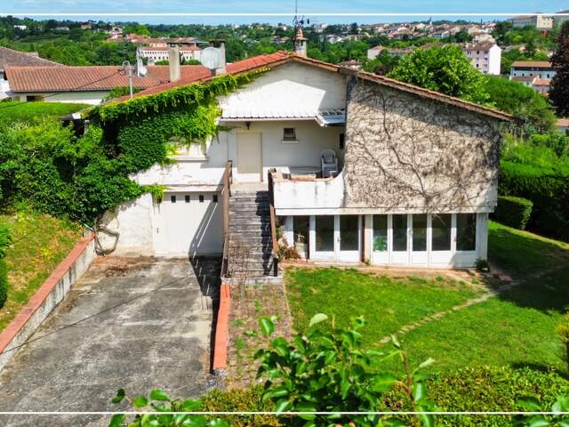 Maison 6 pièces de 164 m2 habitables sur 2407 m2 de terrain à AUCH : vivre à Auch comme à la campagne, avec la cathédrale en toile de fond — photo du bien