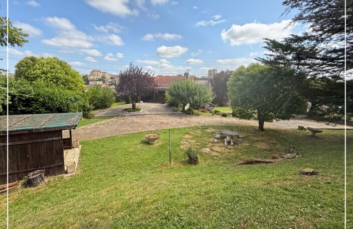 Maison 6 pièces de 164 m2 habitables sur 2407 m2 de terrain à AUCH : vivre à Auch comme à la campagne, avec la cathédrale en toile de fond — photo 2
