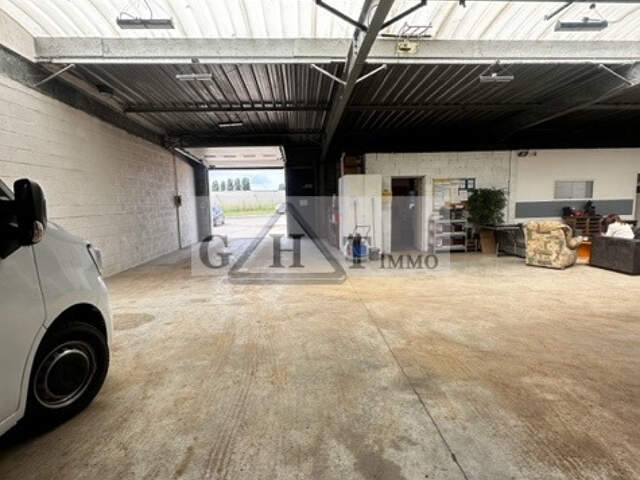 ENTREPOT BUREAUX 350 M² A VENDRE VAUX-LE-PENIL — photo du bien