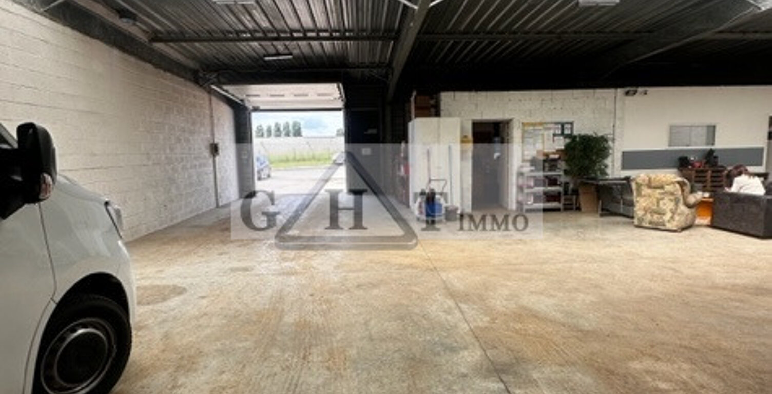 ENTREPOT BUREAUX 350 M² A VENDRE VAUX-LE-PENIL — photo 1