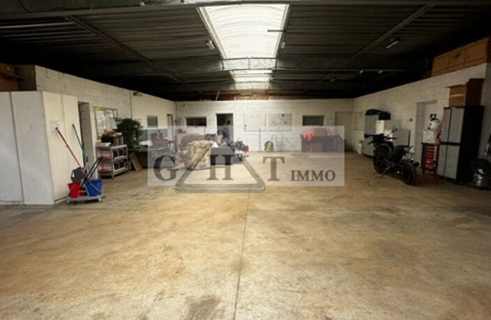 ENTREPOT BUREAUX 350 M² A VENDRE VAUX-LE-PENIL — photo 2